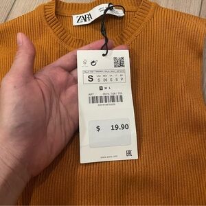 Zara Women's Ribbed Crewneck Sweater in Mustard